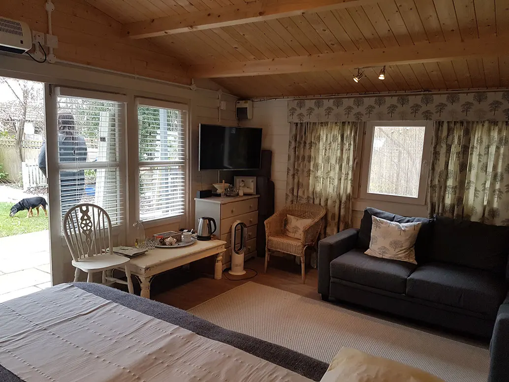 Treatment room lounge